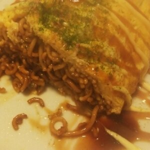 カップ焼きそばでオムそば